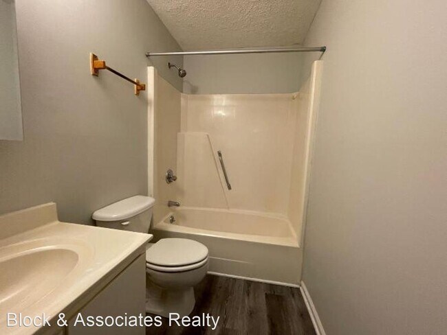 Building Photo - 2 br, 1.5 bath House - 1 Jadewood Court A