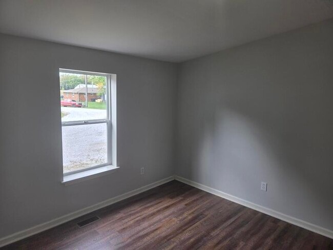 Building Photo - 170 Habig St