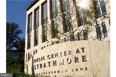 Building Photo - 10670 Weymouth St