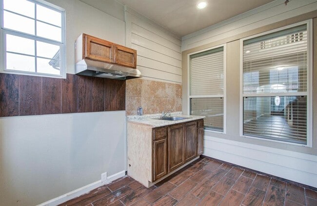 Building Photo - 3511 Christopher Dr