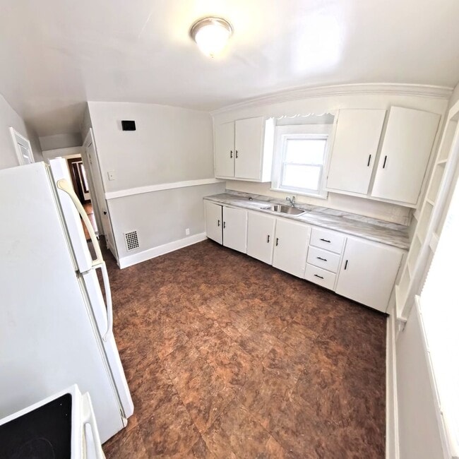 Building Photo - 3 Bedroom in Swillburg Area