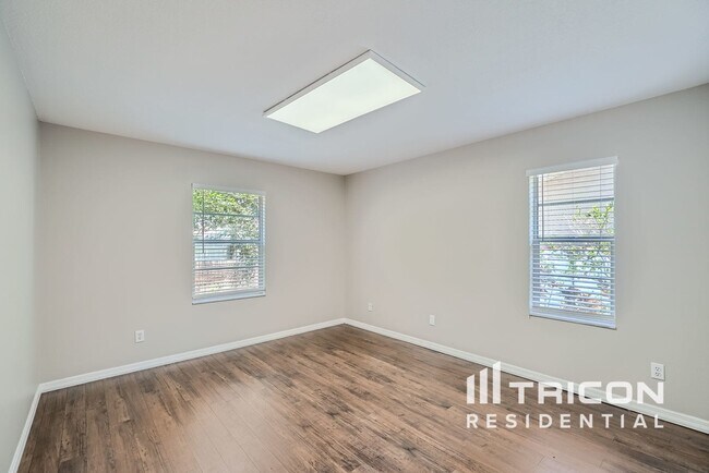 Building Photo - 854 Christina Cir