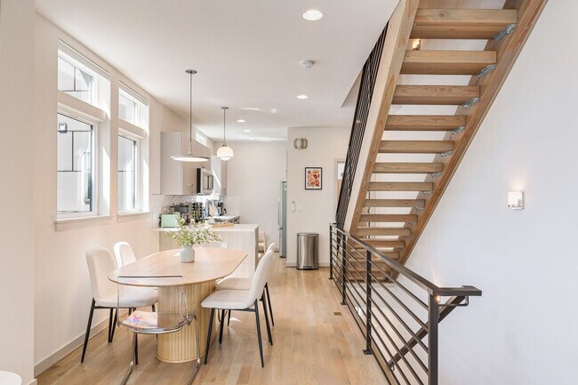 Building Photo - 2114 3rd Ave N