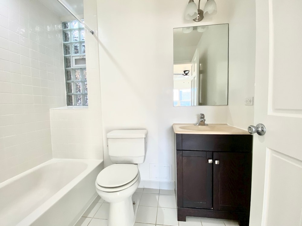 Building Photo - 1012 W Sunnyside Ave