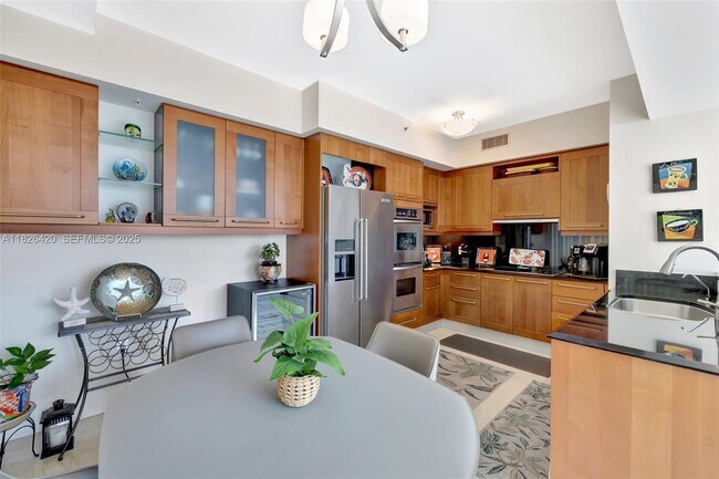 Building Photo - 333 Las Olas Way