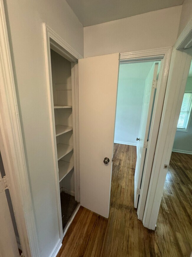 Building Photo - 2408 Groveland Cir S