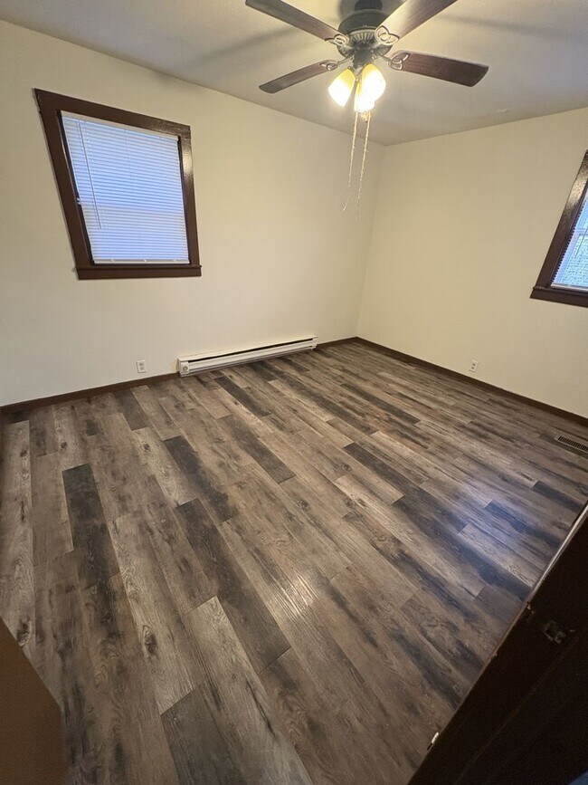 Building Photo - 103 Division St