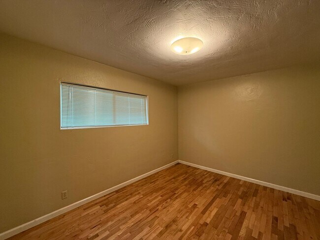 Building Photo - 2950wi