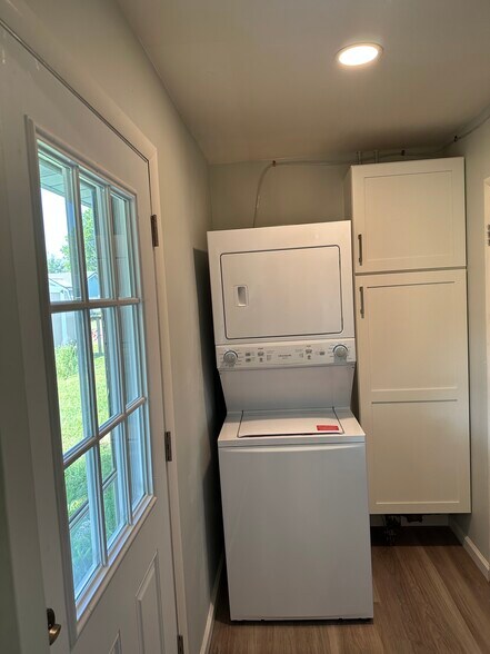 Building Photo - 201 Sherwood Dr