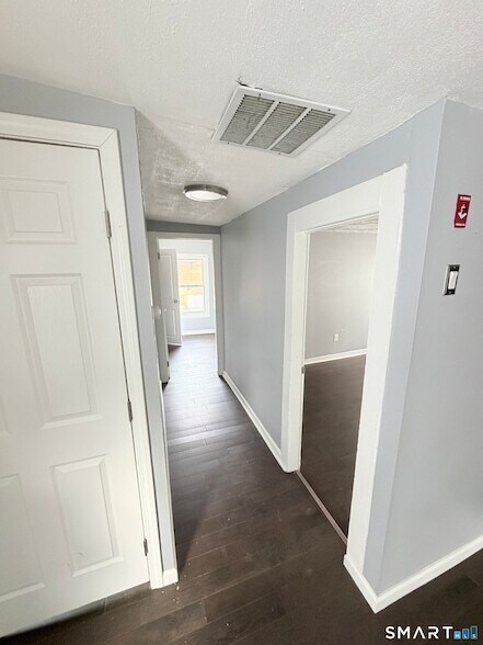 Building Photo - 16 Daggett St