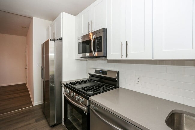 Building Photo - 78-10 32nd Ave