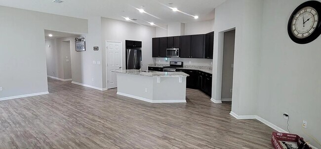 Building Photo - 7747 Sunnydale Ln