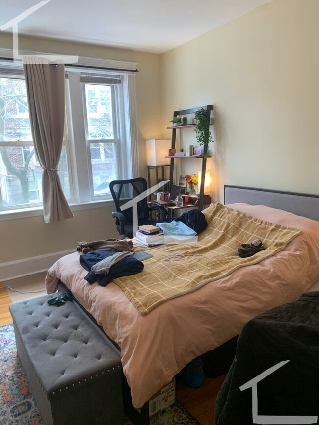 Building Photo - Very spacious 3 bed in Brookline...