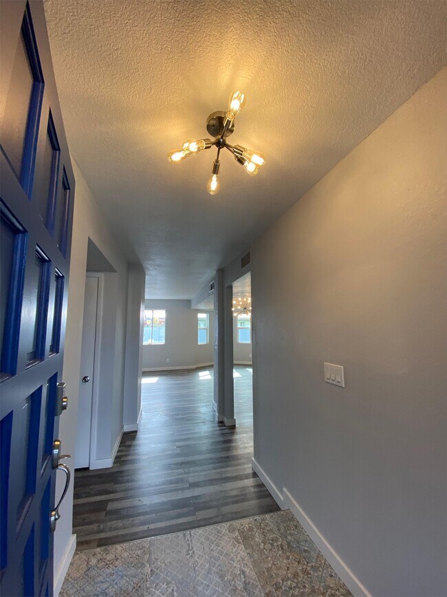 Building Photo - 4007 W Rue De Lamour Ave