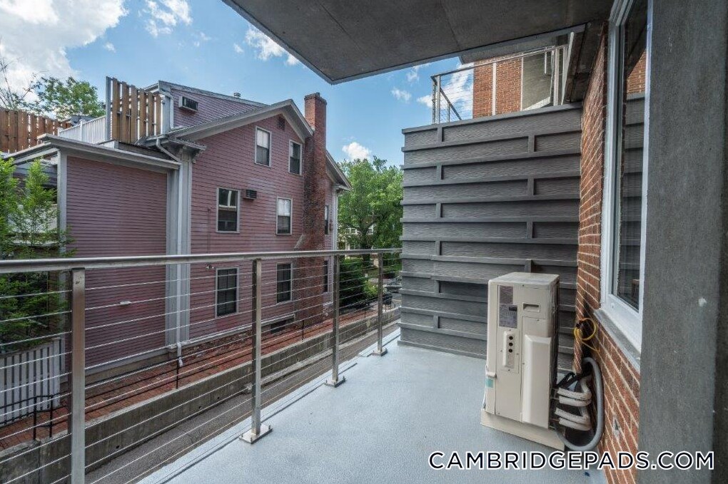 Building Photo - 334 Harvard St