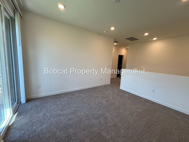 Building Photo - 839 Centerville St