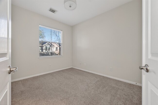 Building Photo - 12912 Kingsbridge Ln