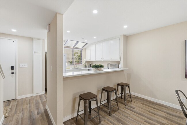 Building Photo - 153 California Ave