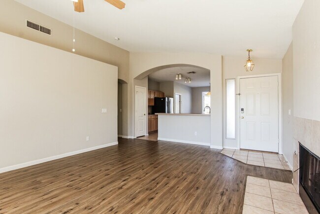 Building Photo - 8547 W Laurel Ln