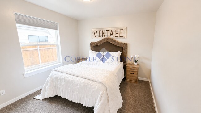 Building Photo - Spacious Family Home with 3-Car Garage & Fully Fenced Backyard in Nampa