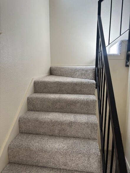 Building Photo - 828 Adams Terrace