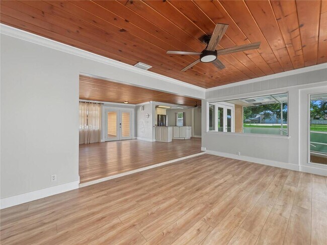 Building Photo - 125 Lake Roy Dr