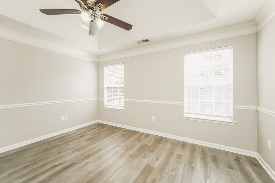 Building Photo - 707 Almora Dr