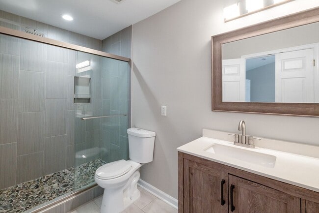 Building Photo - Spacious Townhome in Prime South Charlotte...