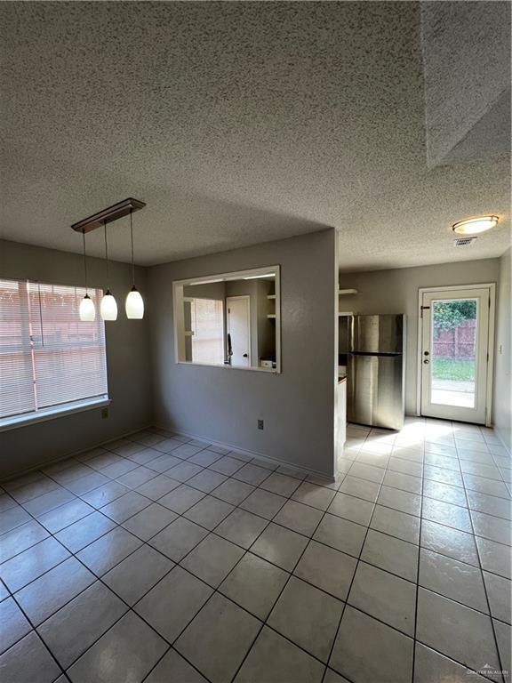 Building Photo - 20 Capri St