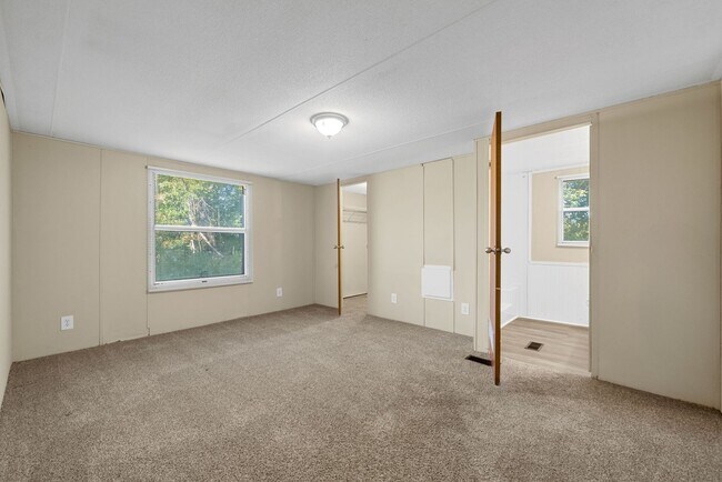 Building Photo - 1845 Evans Rd