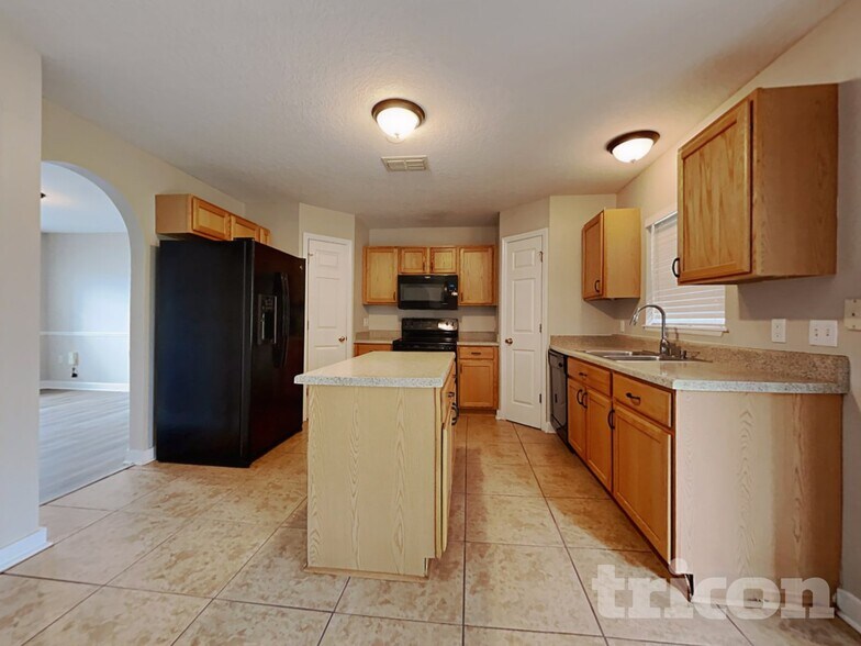 Building Photo - 192 King Arthur Ct