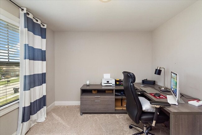 Building Photo - READY FOR SHOWINGS! 4BR Home in Blackman School district