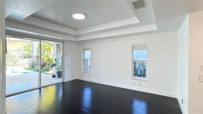 Building Photo - 3767 Oak Ridge Cir