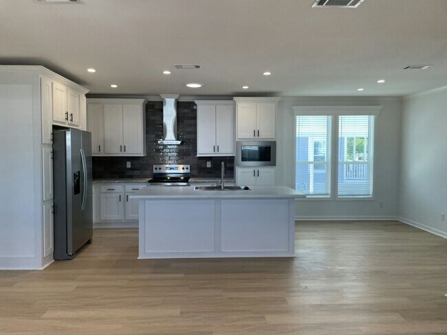 Building Photo - 34612 Robins Song Rd