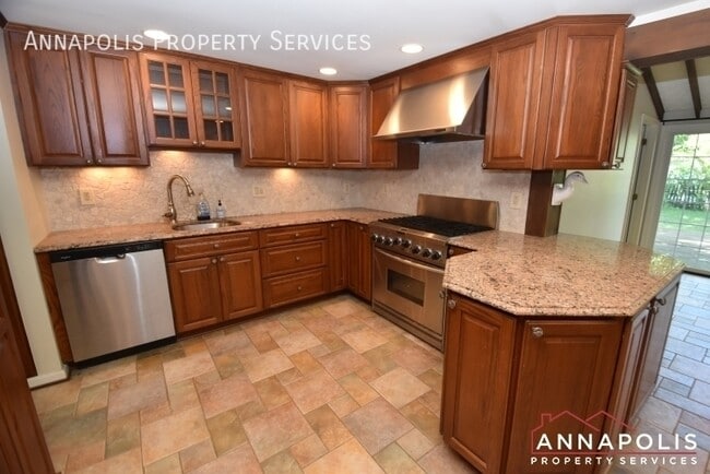 Building Photo - 821 Macsherry Dr