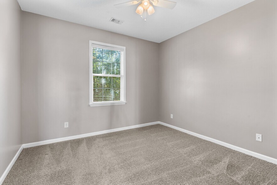 Building Photo - 119 Daventry Ln