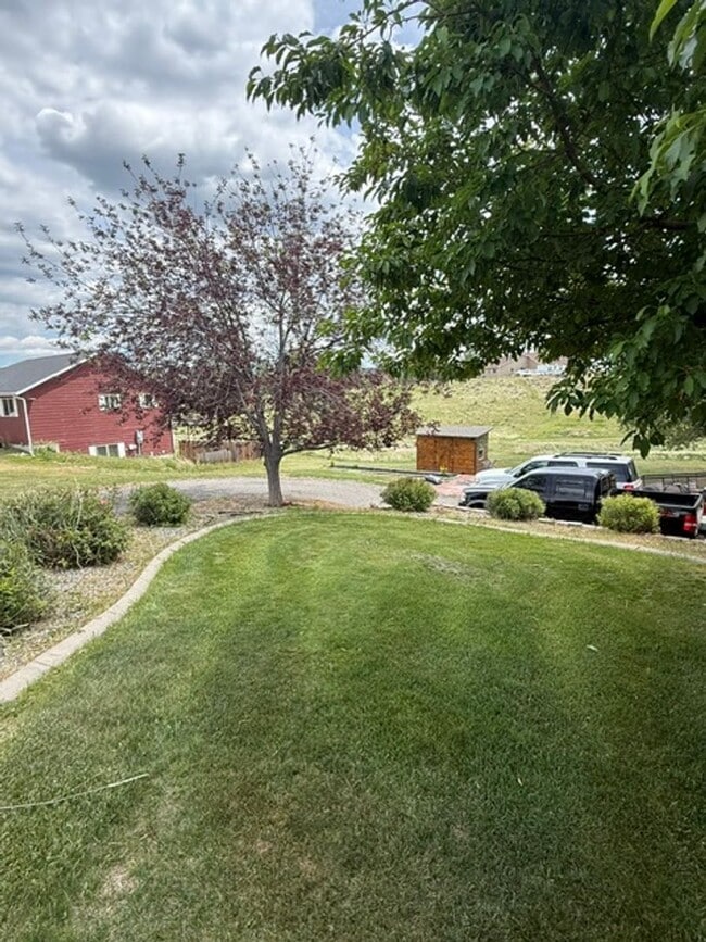 Building Photo - 4 Bedroom Home with Yard, Garage & Pet-Friendly Policy