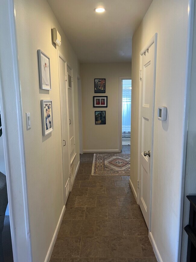 Building Photo - 2204 Boyd Ave