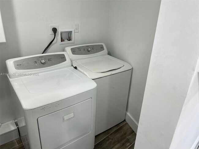 Building Photo - 261 NW 49th St