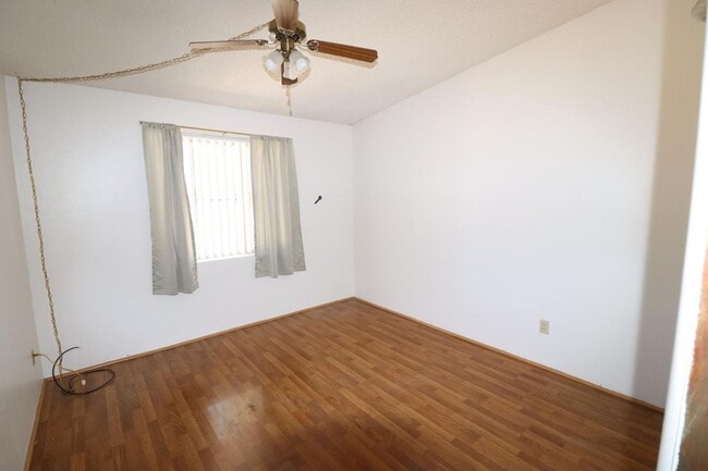 Building Photo - 3 Bedroom 2 Bathroom