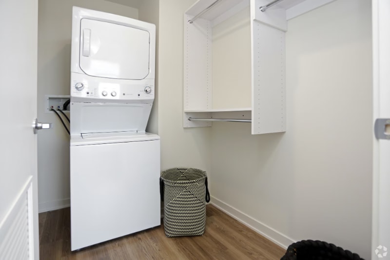 Building Photo - 339 W Chestnut St