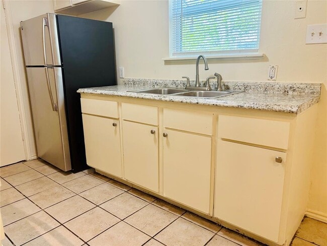 Building Photo - 1206 Tartan Ln