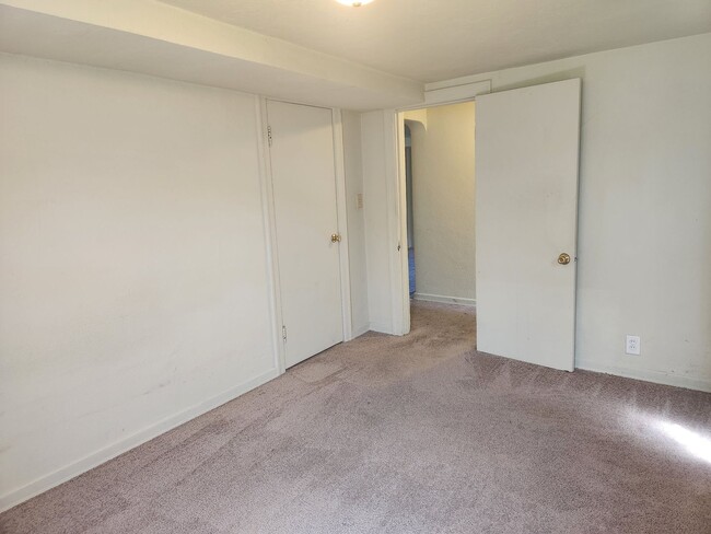 Building Photo - Lower Level Apartment