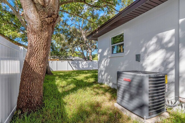 Building Photo - 2710 Boca Ciega Dr N