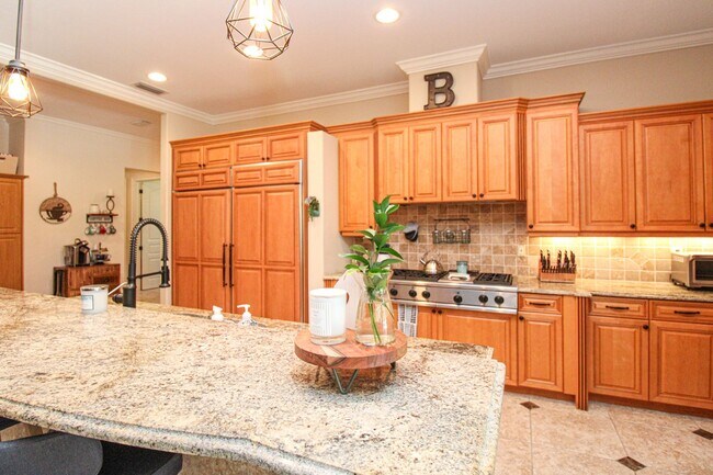 Building Photo - ** THE MOORINGS ** SINGLE FAMILY HOME 3 PL...