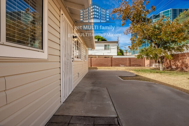 Building Photo - 2618 E Pierson St