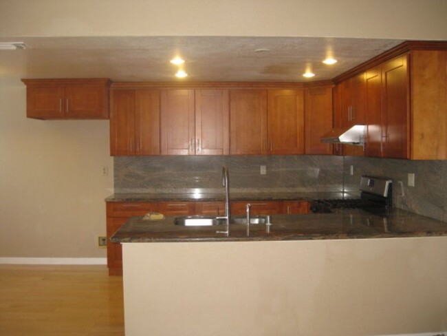 Building Photo - 4 Bedroom Home in Elk Grove!