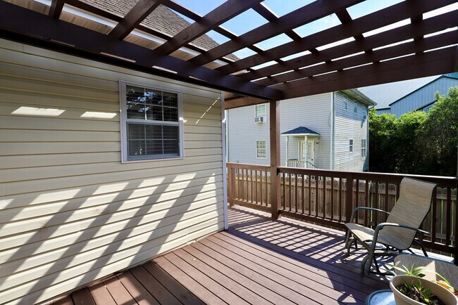 Building Photo - 1910 Lybrand St