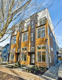 Building Photo - 1110 33rd Ave