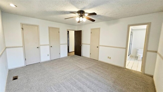 Building Photo - 211 Redbud St